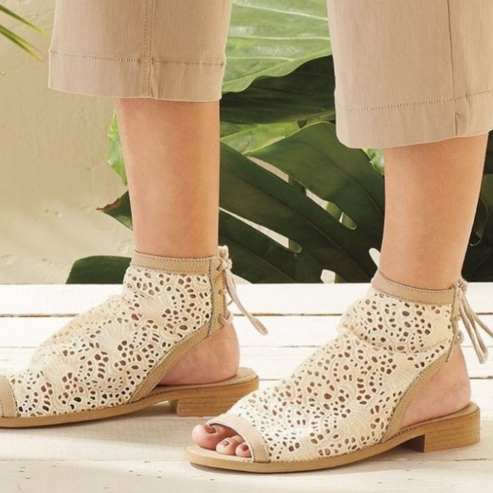 Musse & Cloud Lace Tie Back Peep Toe Flats Size 7